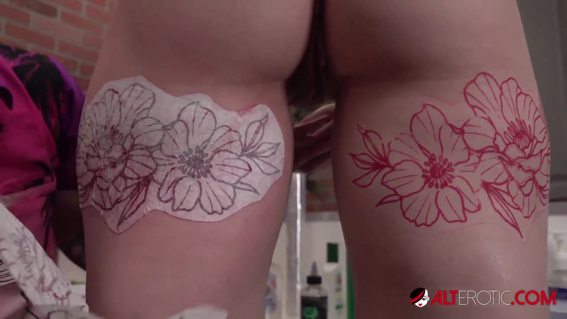 Hot Blonde Arielle Aquinas Gets Horny While Getting a Tattoo - AltErotic