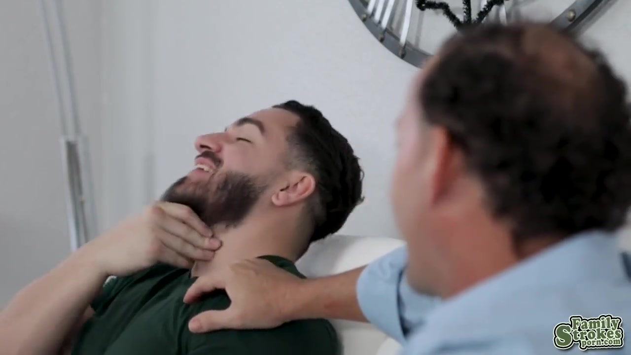 Nikki Invites Peter To Have Sex To Be Stepsis