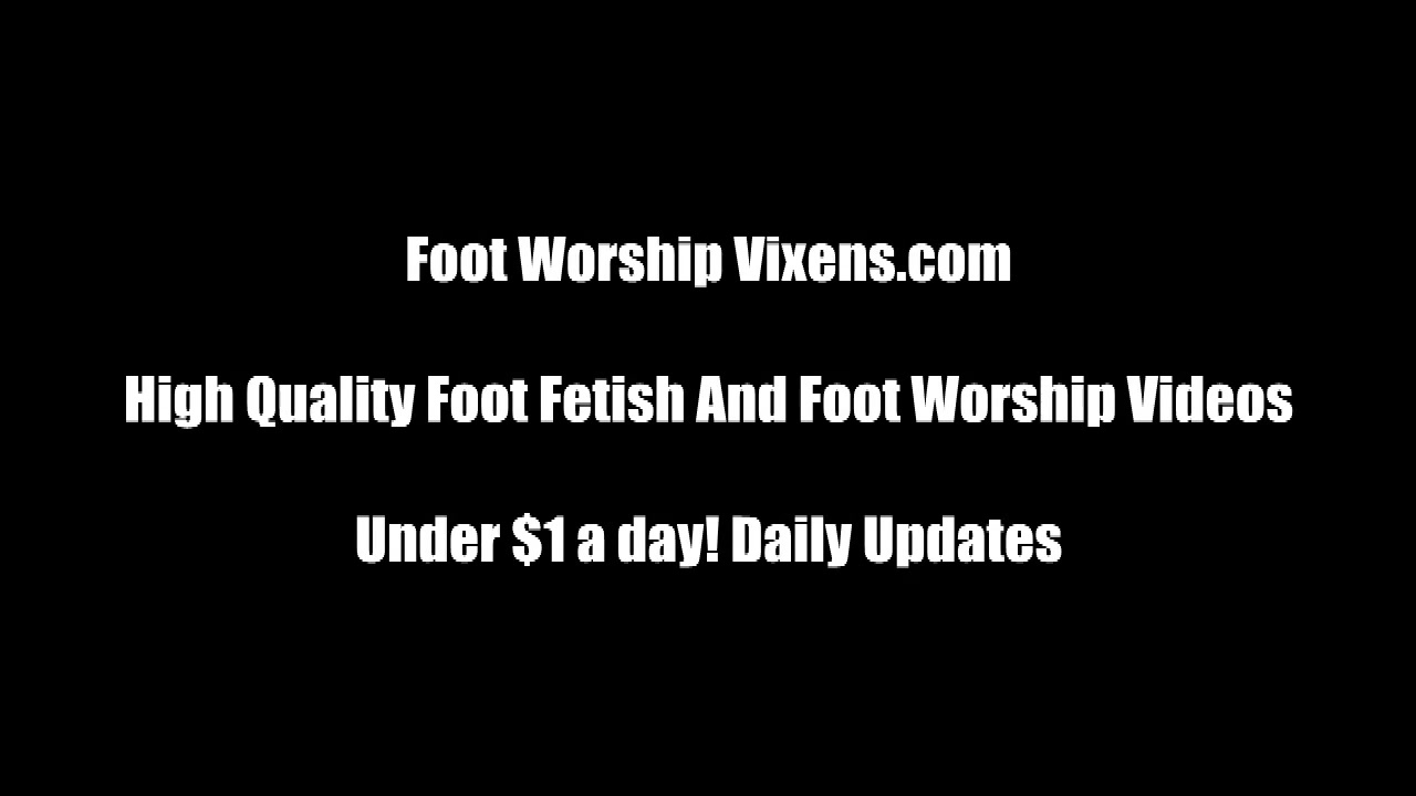 Leylas sexy pink toes - FootWorshipVixens