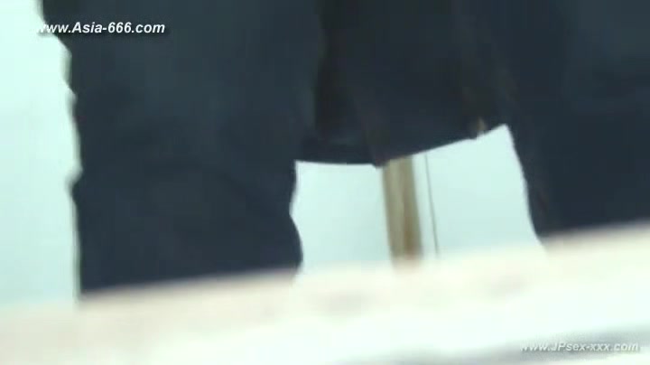 chinese girls go to toilet.96