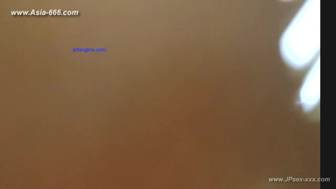 chinese girls go to toilet.300