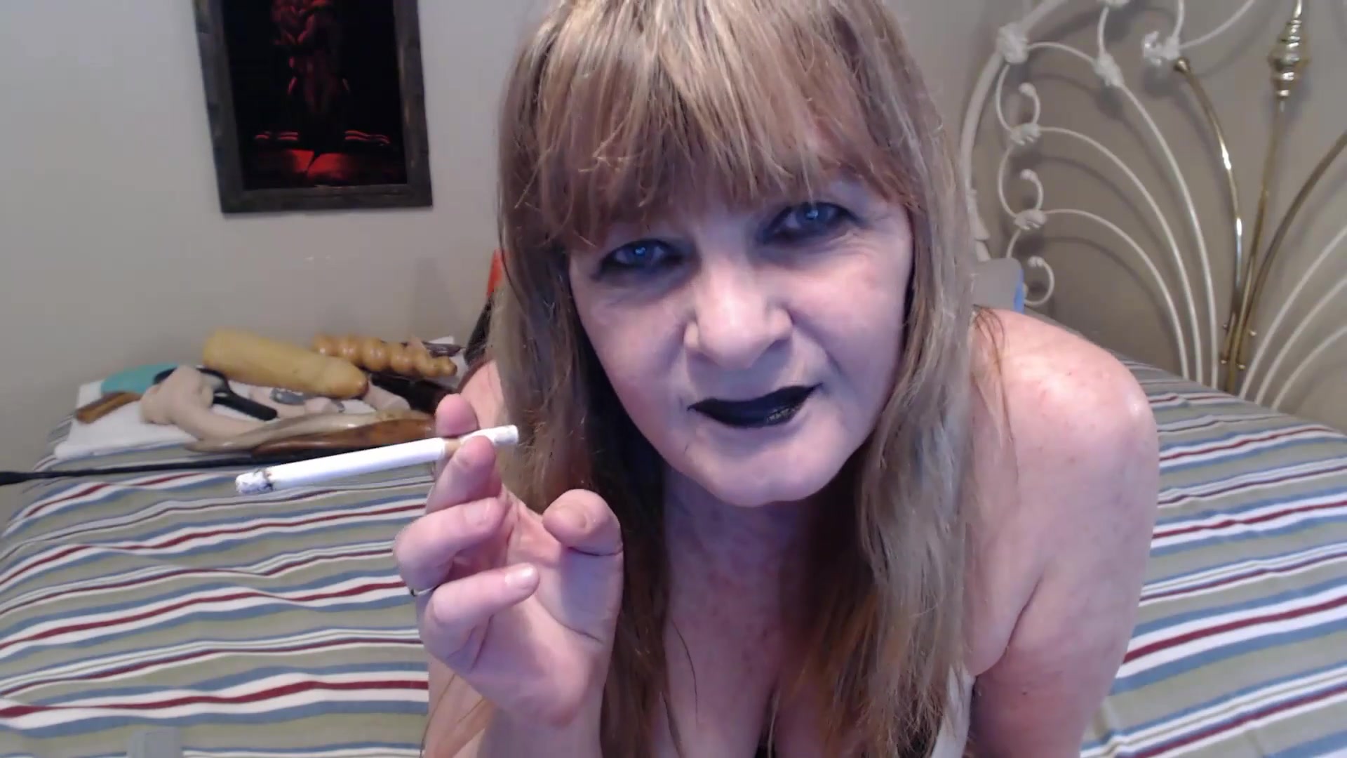 Black Lips Smoking MILF, Cum Watch - TacAmateurs