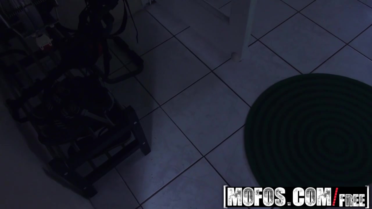 Mofos - Pervs On Patrol - Pristine Edge - Upskirt of a Hot Blonde