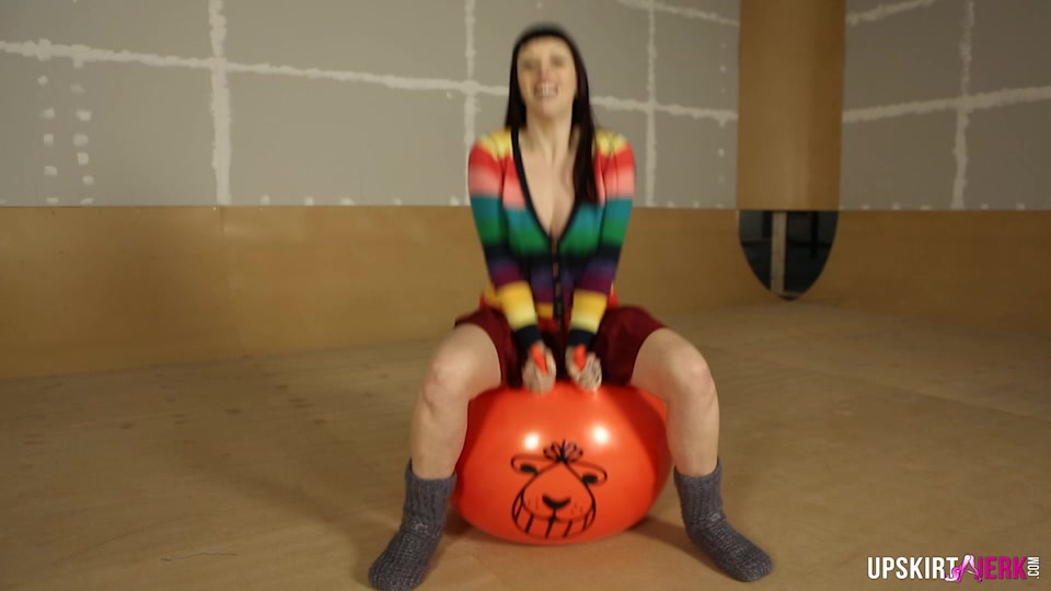 Shay Hendrix "Watch Me Bounce" - UpskirtJerk