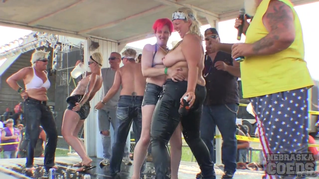 Abate Of Iowa 2015 Saturday Contest On The New Stage Sporty Girls - NebraskaCoeds