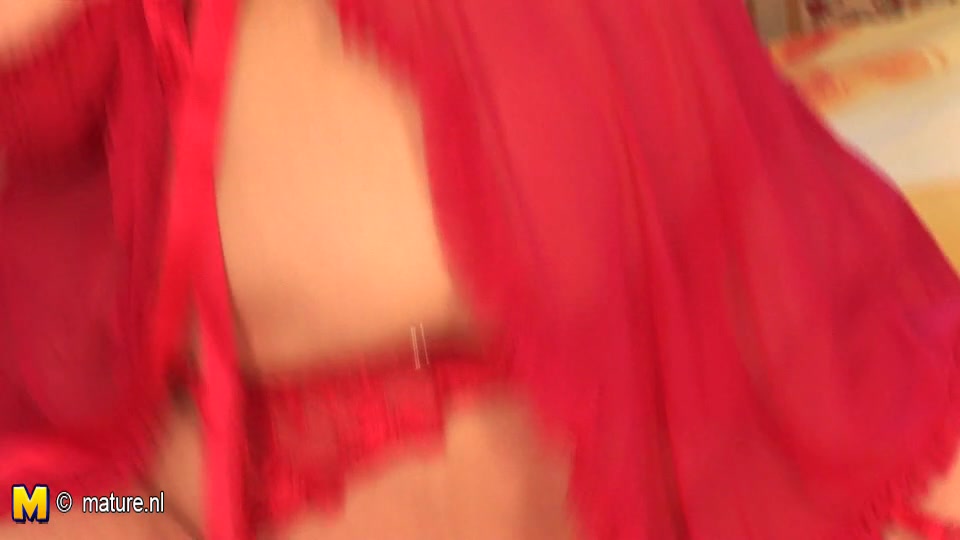 Horny Blonde Mature Slut Getting Very Naughty - MatureNL