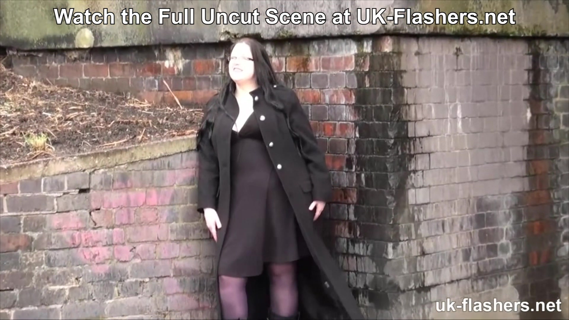 British Lassie Flashing her Fat Pussy for UK-Flashers