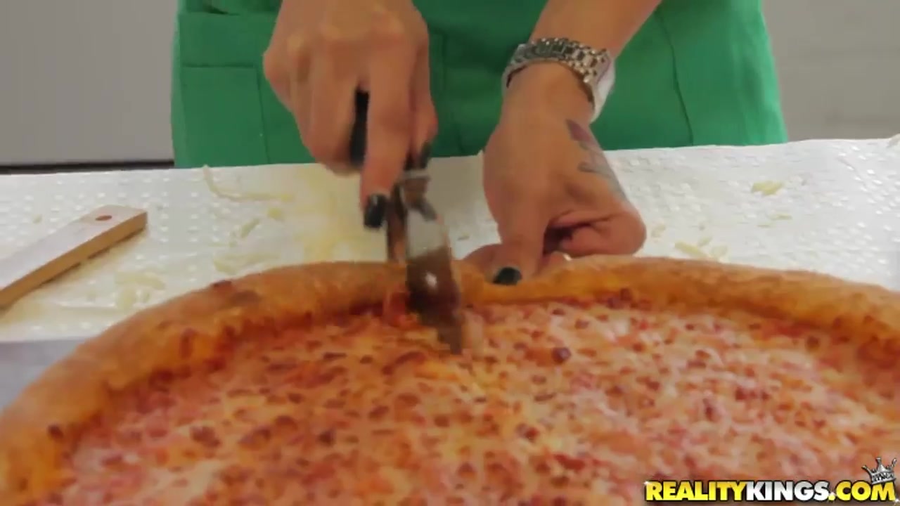 Lad eats pizza from the ass of appetizing blonde