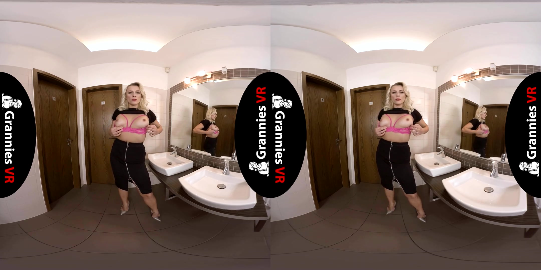 Masturbates in Restroom - SexLikeReal