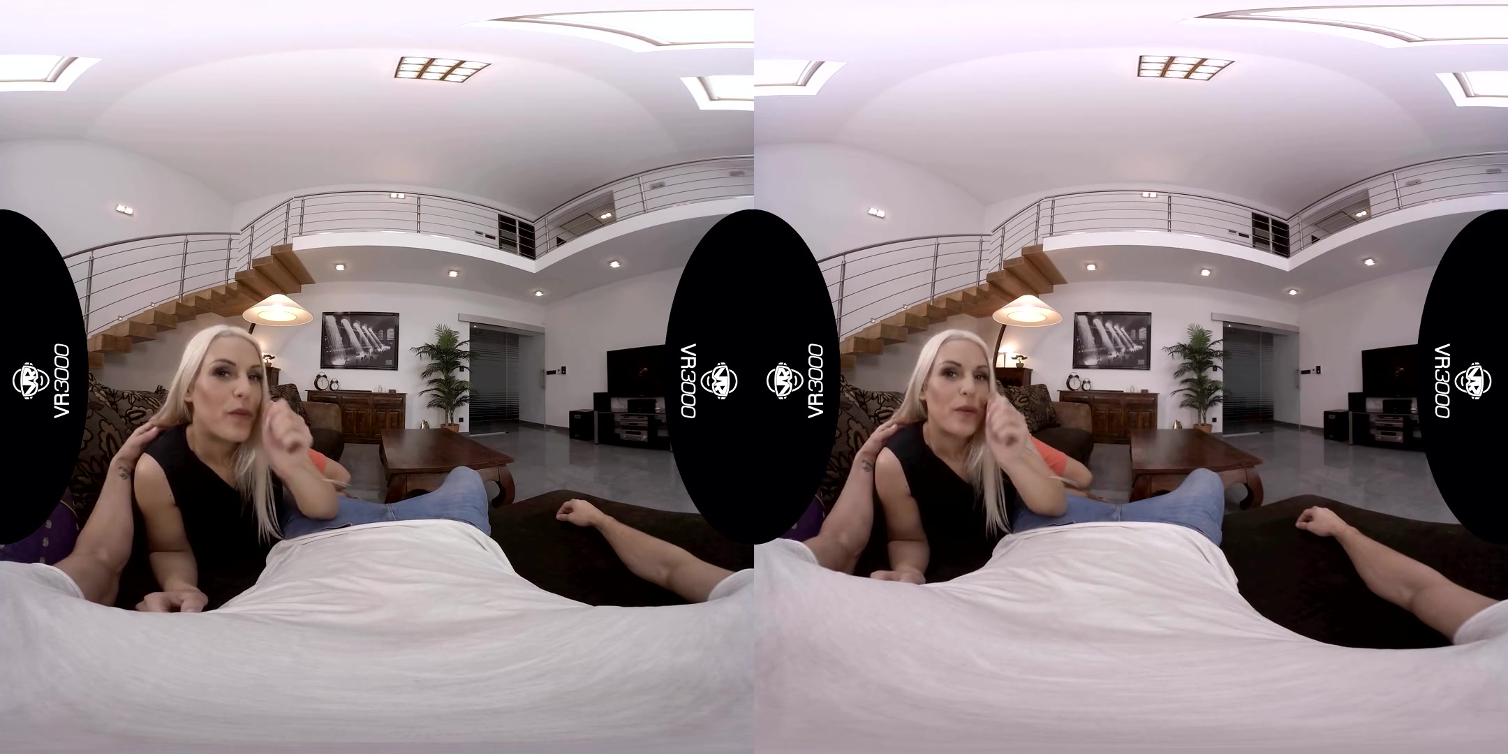 Blanche Bradburry & Sofia Lee in How to give GOODHEAD - VR3000