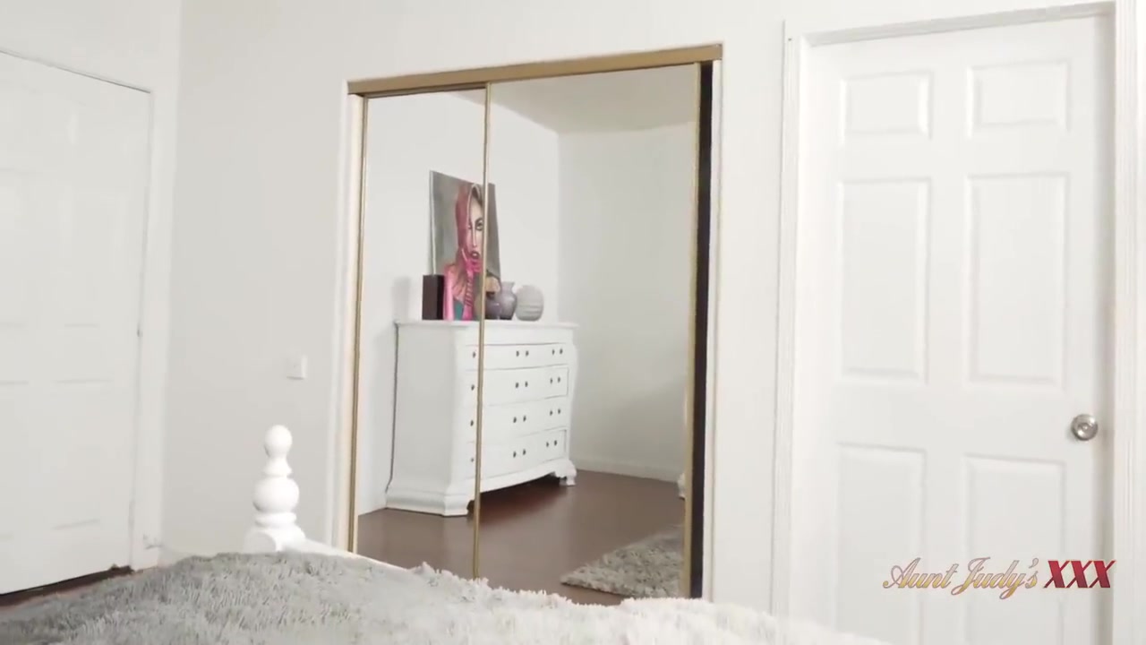 Your Busty Stepmom Payton Catches You Masturbating 20 Min - Payton Hall