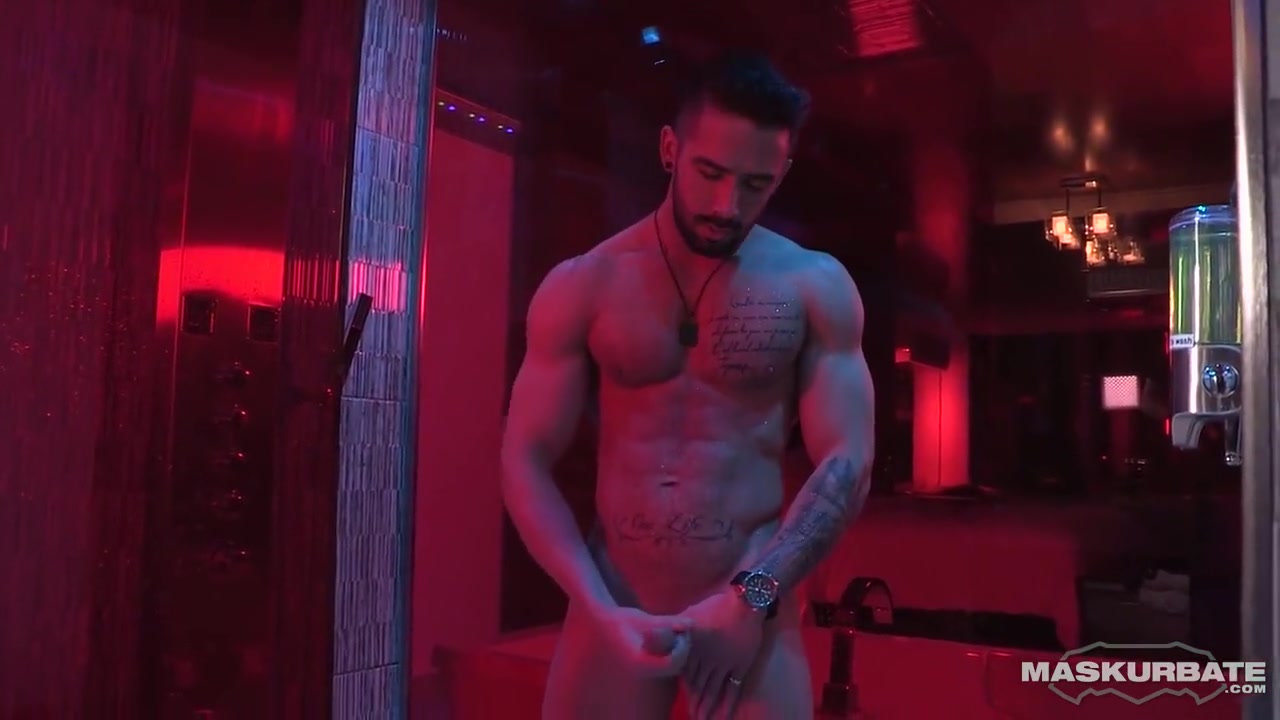 Gay Dude Wanks Off His Huge Dick