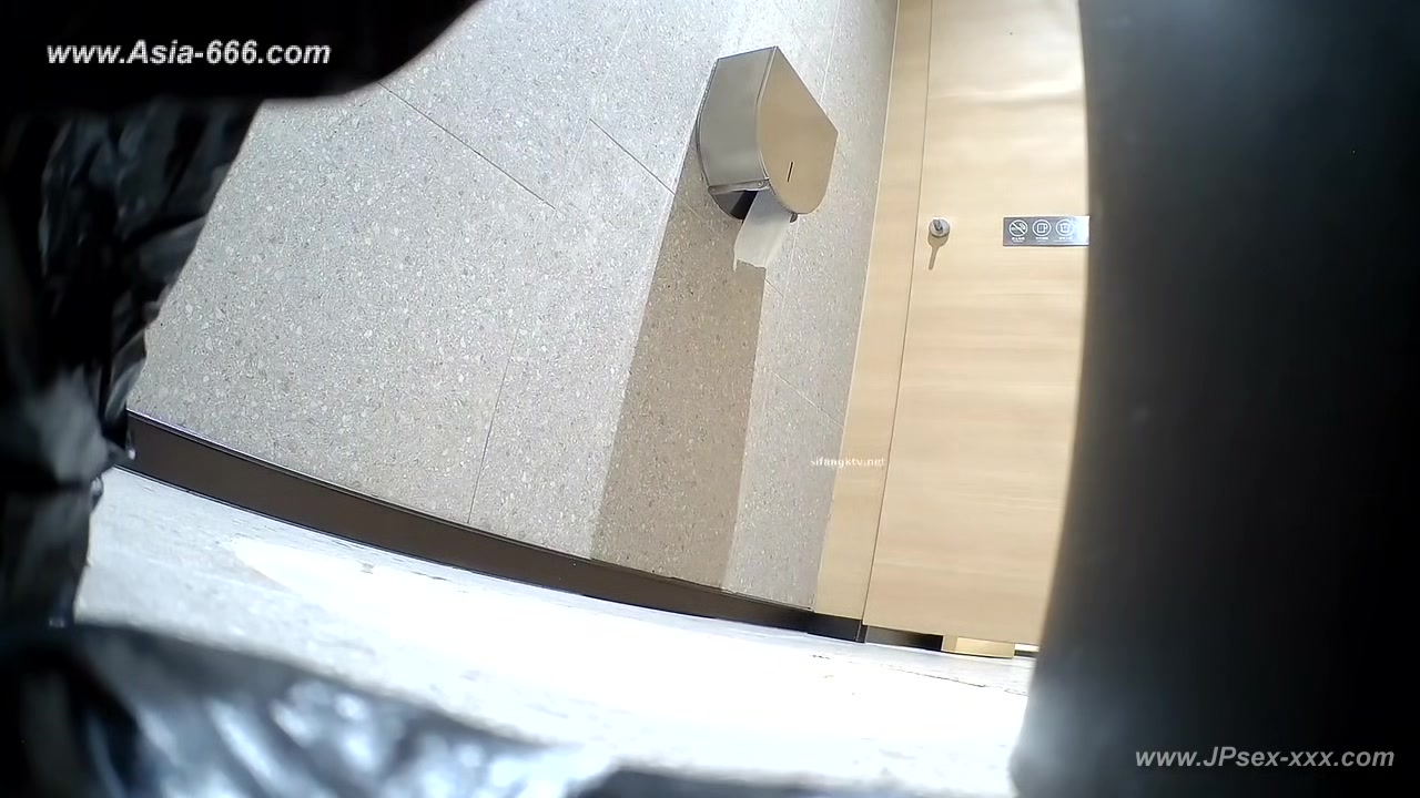 chinese girls go to toilet.498