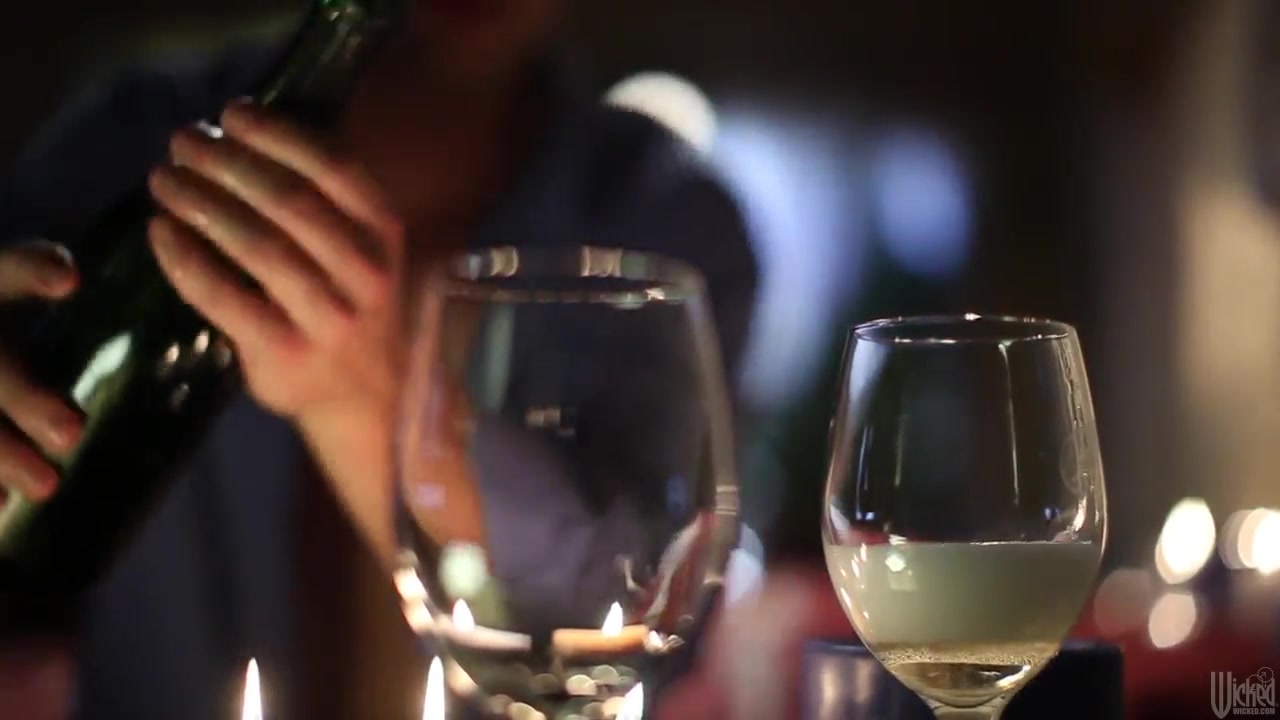 Romantic evening with charming Carolyn Reese