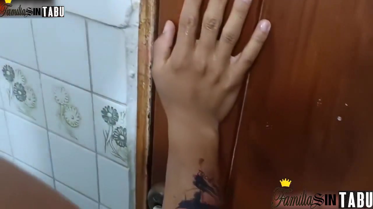 Sexy teens 18+ Se Folla A Su Hermanastro En El Bano