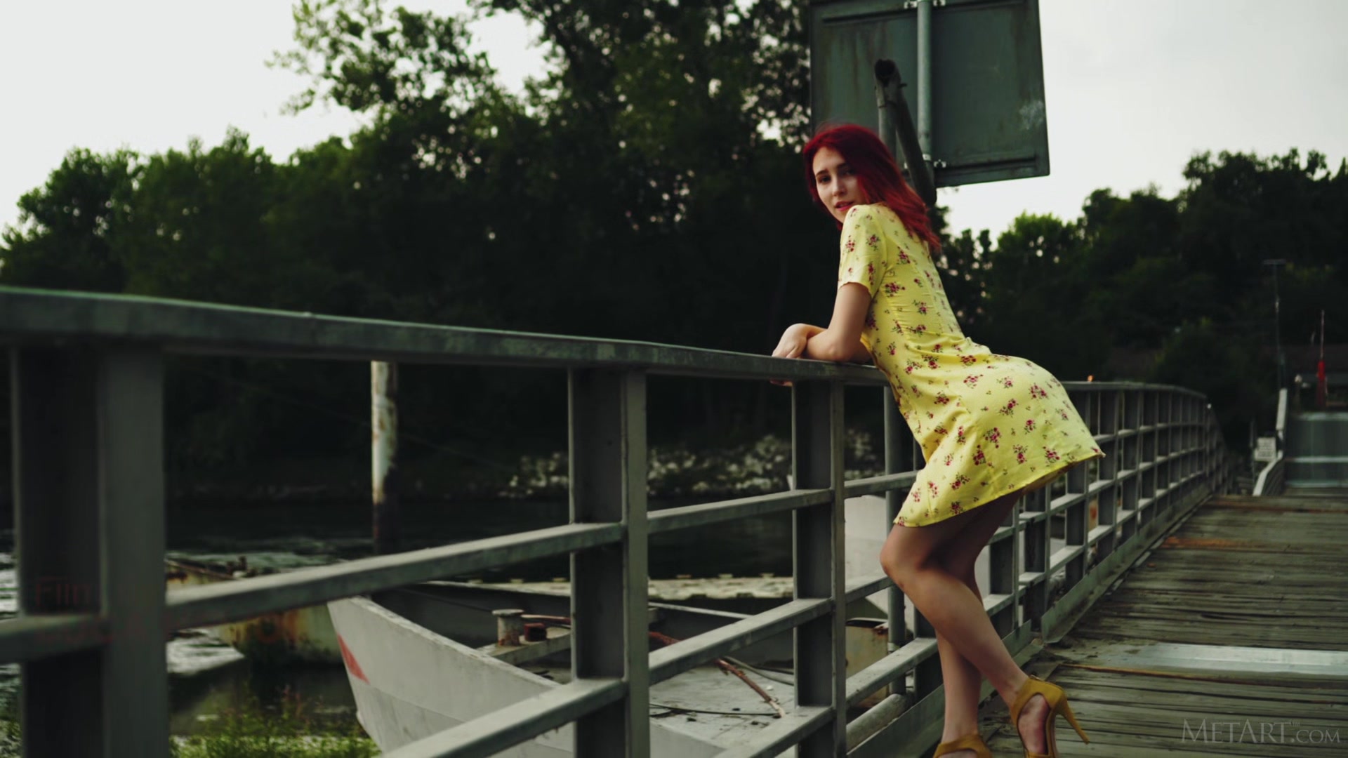 Teasing On The Bridge - Elin Flame - Met-Art