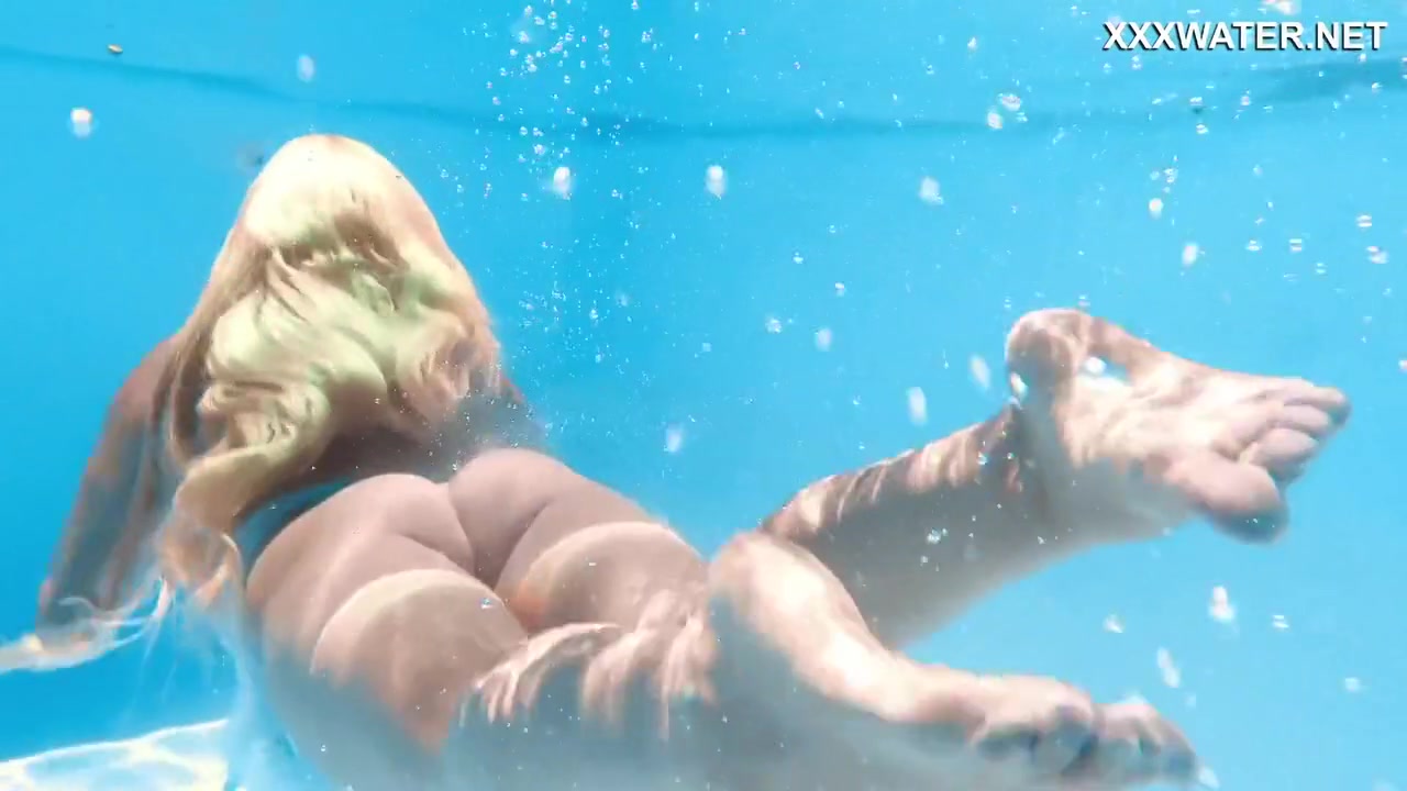 Lisi Kitty - Very Horny Milf Babe Ready To Fuck You In The Pool
