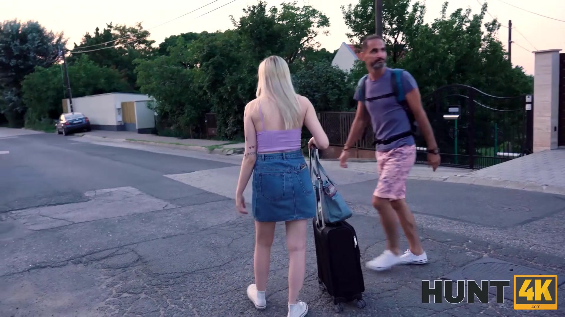 HUNT4K. Girl gives XXX happiness to hungry for sex savior but BF waits