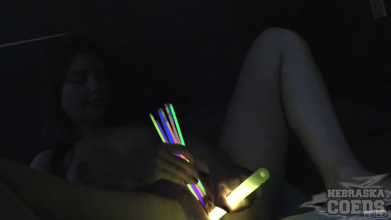 teen 18+ Ella Gaping And Masturbating With Glowsticks - NebraskaCoeds