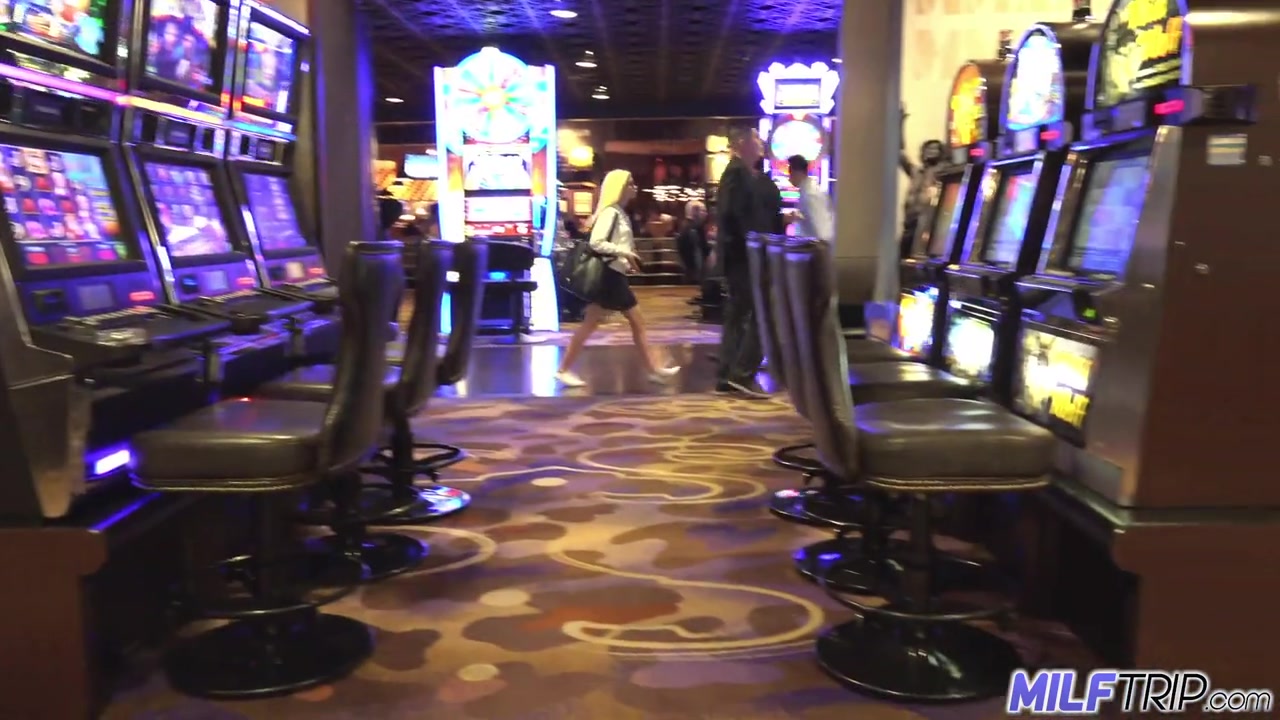Wet Pussy Milf Gets Dick On The Strip In Vegas - Milf Trip
