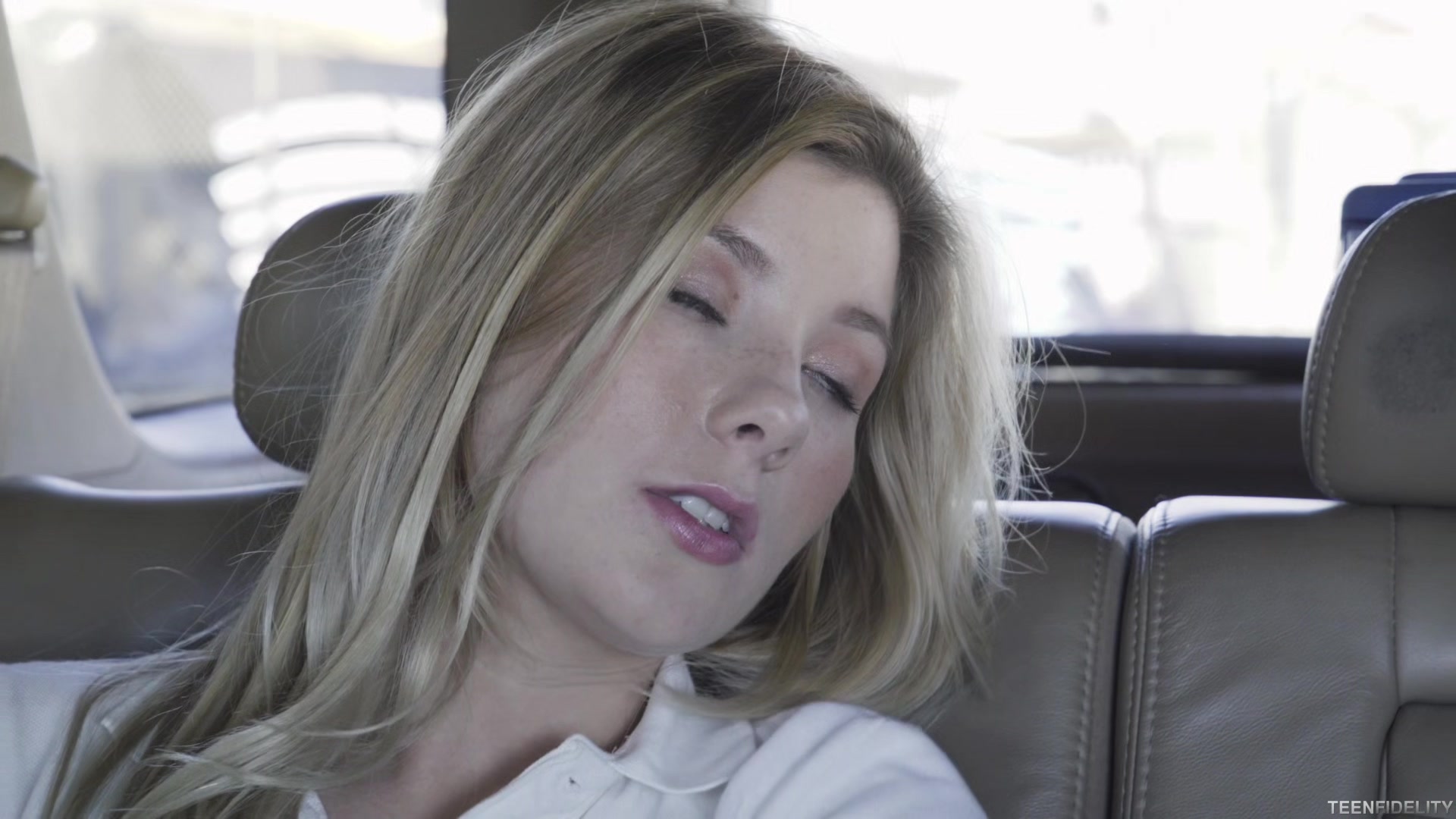 Get a Room - Starring: Vienna Rose - PornFidelity