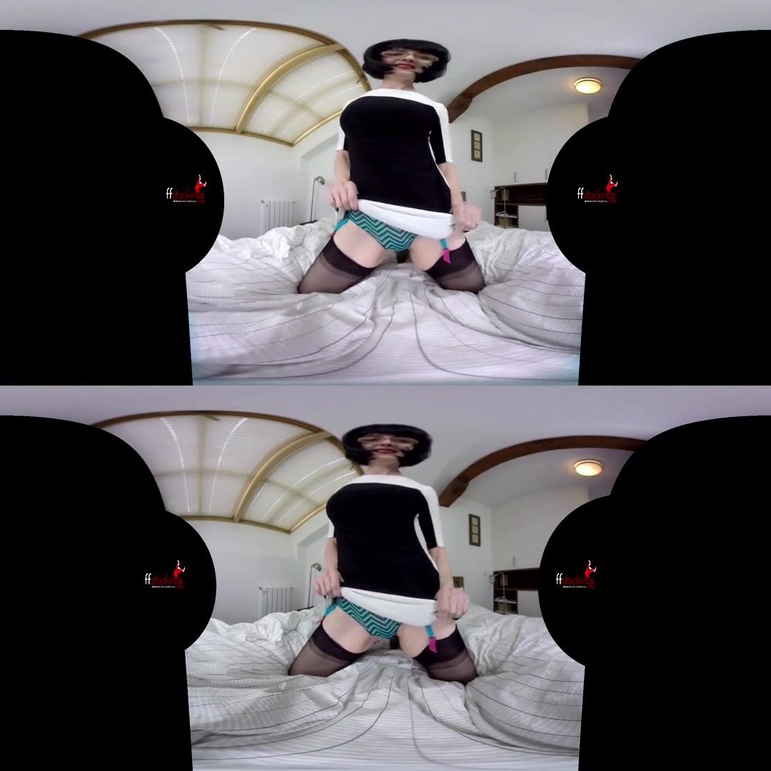 Naughty Julia in Smokin Hot Panties in Virtual Reality - FFStockings