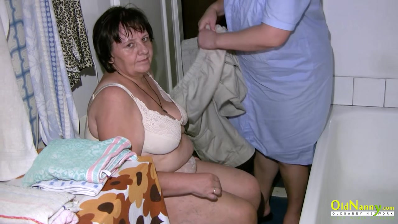 OldNannY Capturing Granny While Taking a Bath