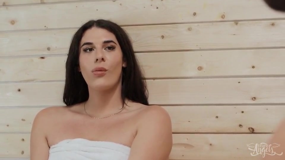 Horny Tranny Seduces Guy In The Sauna