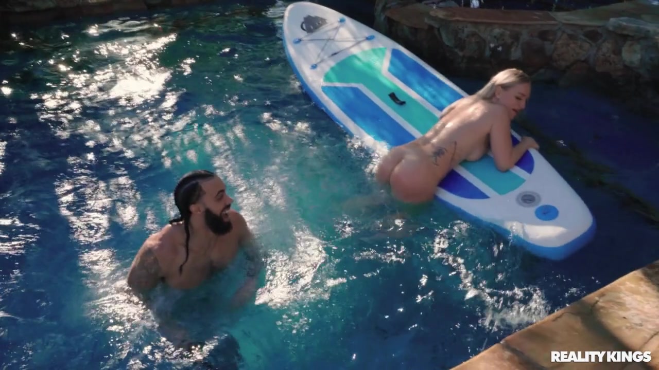 Paddlin' That MILF Video With James Angel, Elana Bunnz - RealityKings