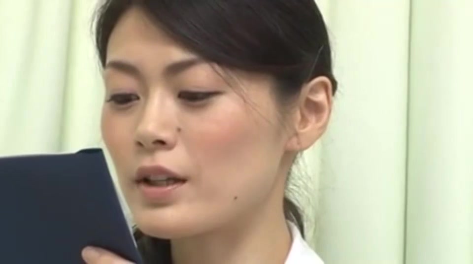 08267 Beautiful female doctor