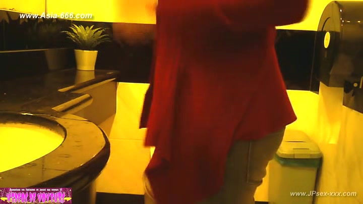 peeping taiwan girls go to toilet.8