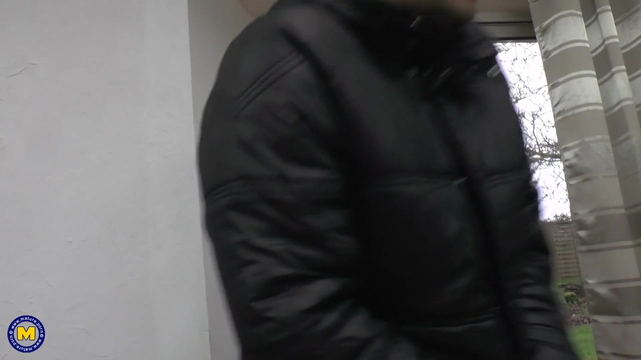 French Masseuse Gives Happy Ending And Gets Fucked In Ass - MatureNl