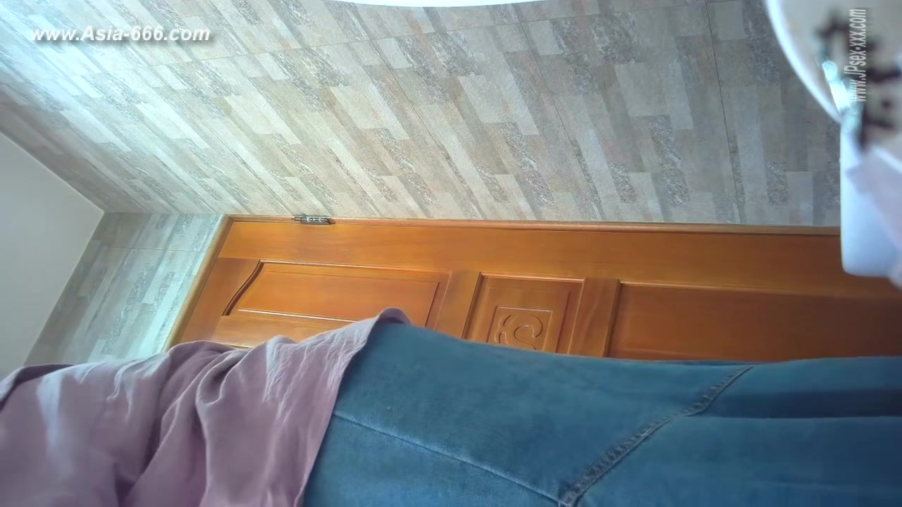 chinese girls go to toilet.291