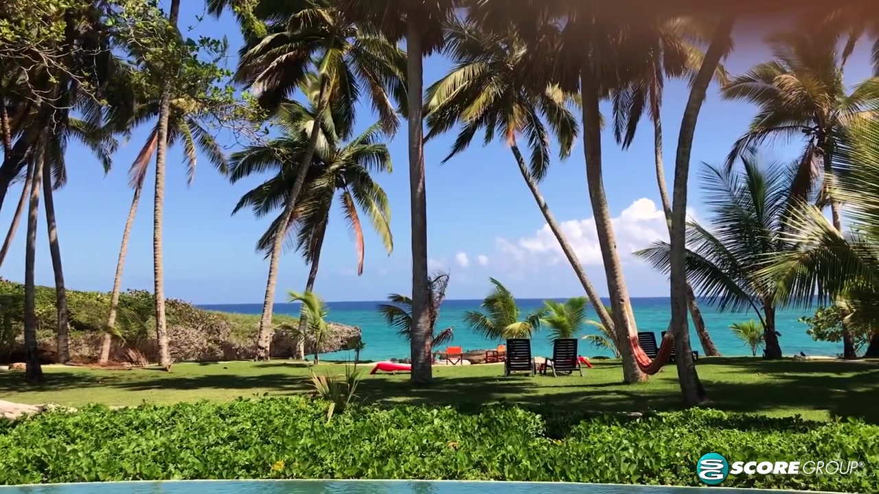Sha Rizel Takes Us For An Island Stroll With Her Smartphone - ScoreLand