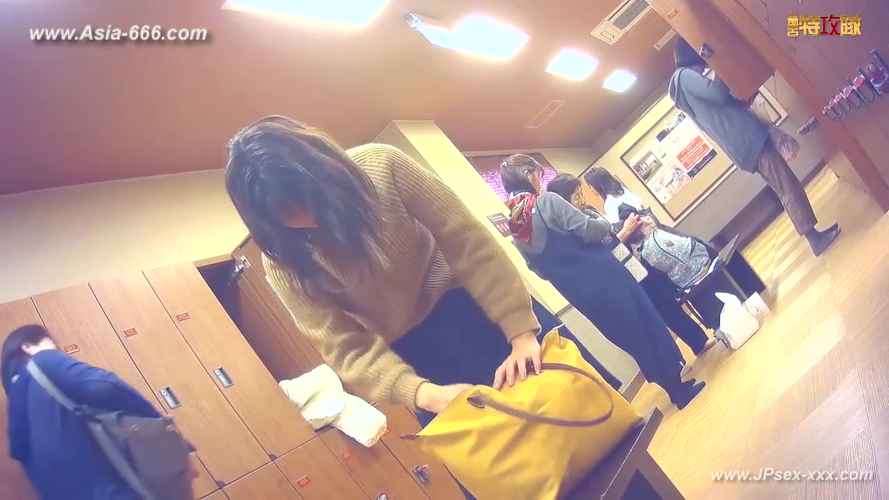 japanese public bathroom changeroom.***