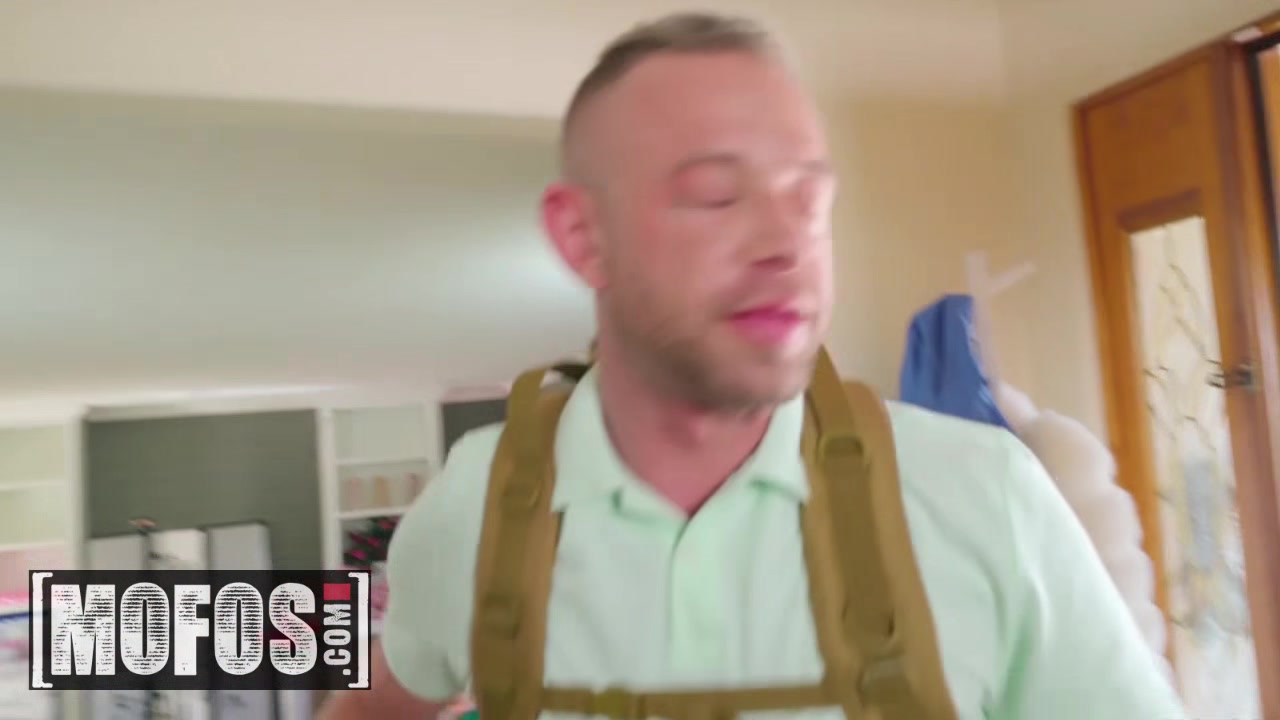 MOFOS - Dont Break Me - Stevie Grey - Packing Light