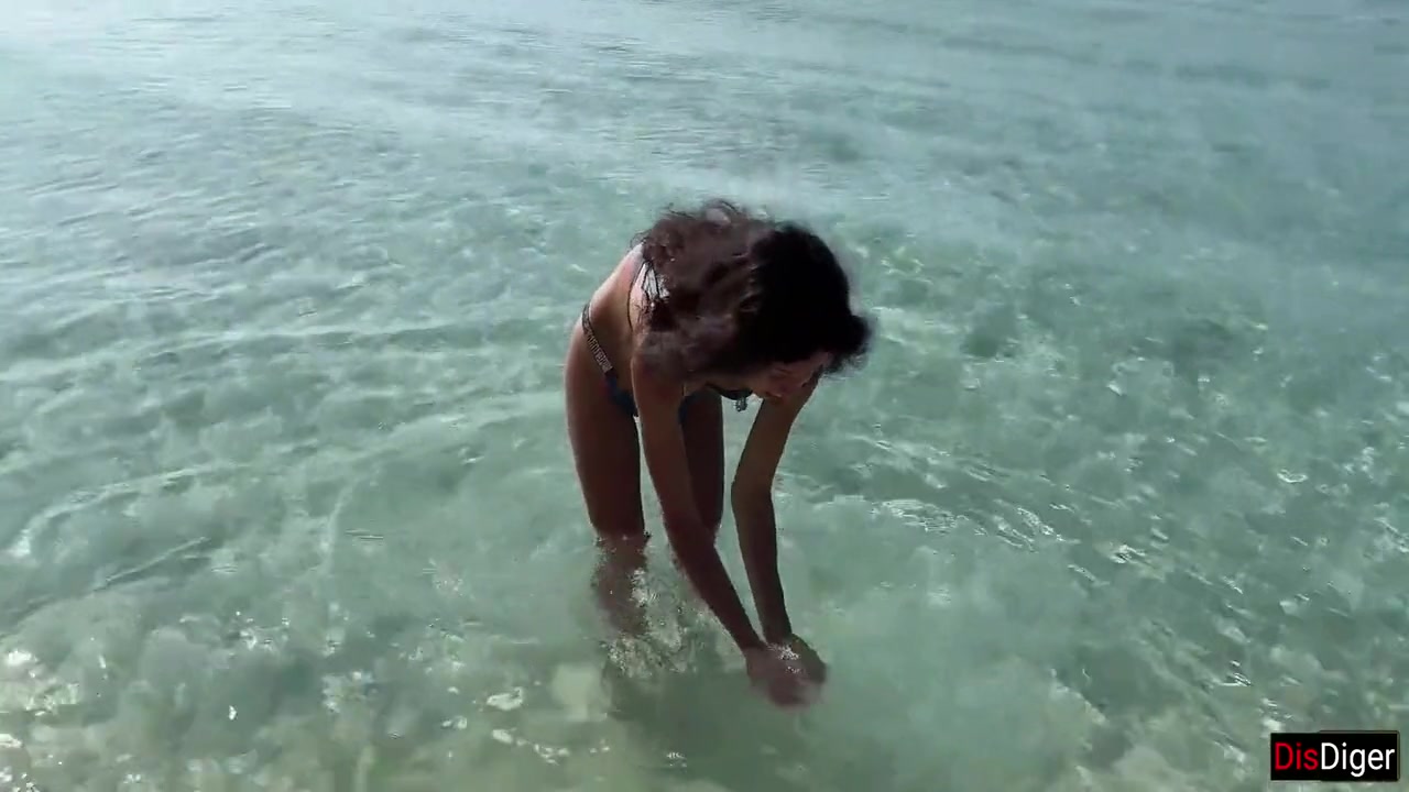 Pissed On Girl On A Public Beach - She Was Shocked 7 Min