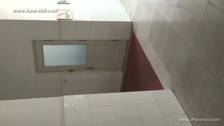 chinese girls go to toilet.60