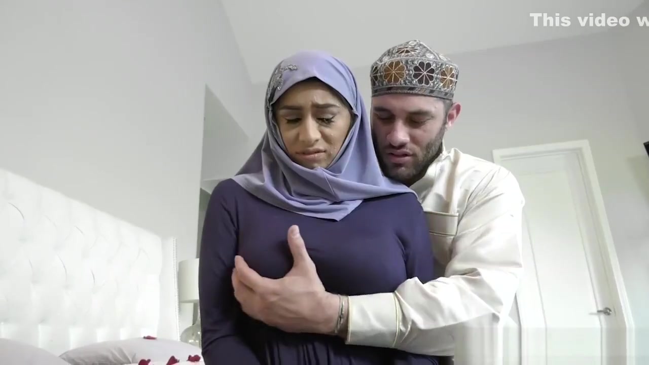 Hot teen 18+ in hijab strips off and rides her boyfriends man meat