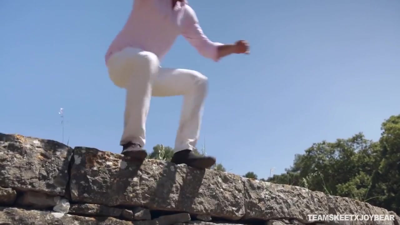 He Takes For A Walk To Fuck Her In The Open Air - Julia De Lucia