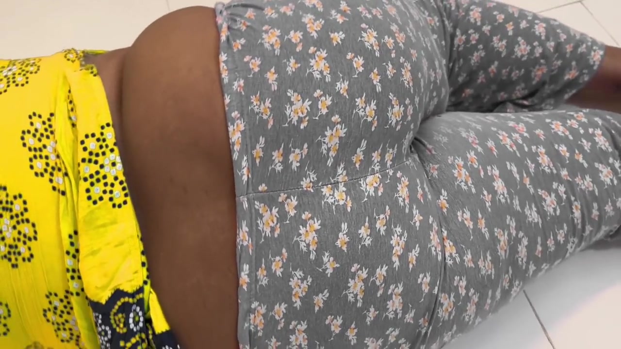Tamil Big Ass 19 Year Old Sexy Stepsister Fucked By Punjabi Step Brother While Resting In His Room - Anal Cumshot