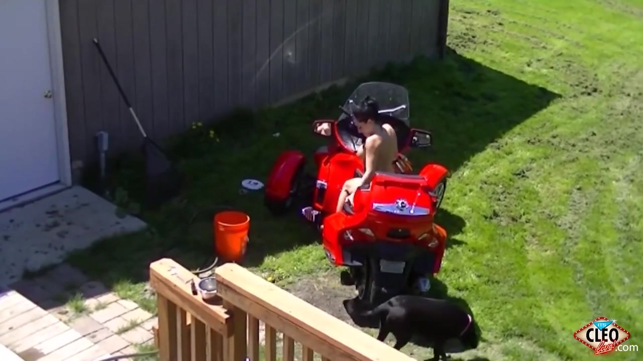 Neighbor Masturbates In The Back Yard For A Hot Cam Show! With Its Cleo