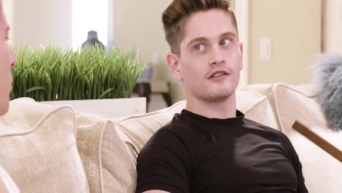 Gay Porn - Stud Barebacks Bottom In Asshole In Missionary 4 Min