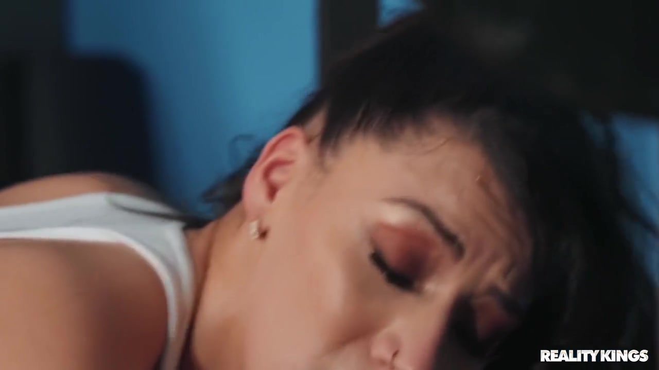 Fucking An Oily Mature Brunette In The Gym