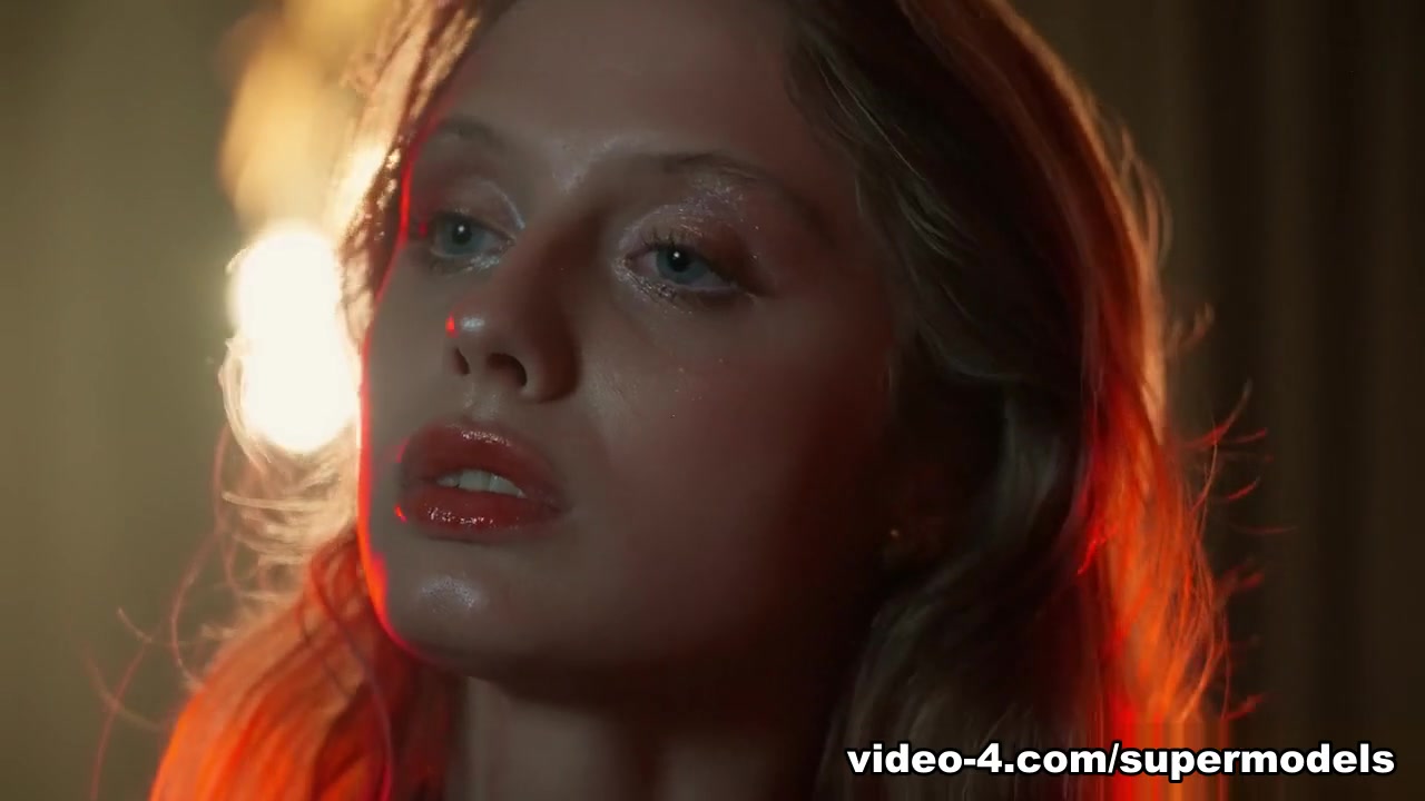 Witchy Woman with Amelie Lou - SuperbeModels