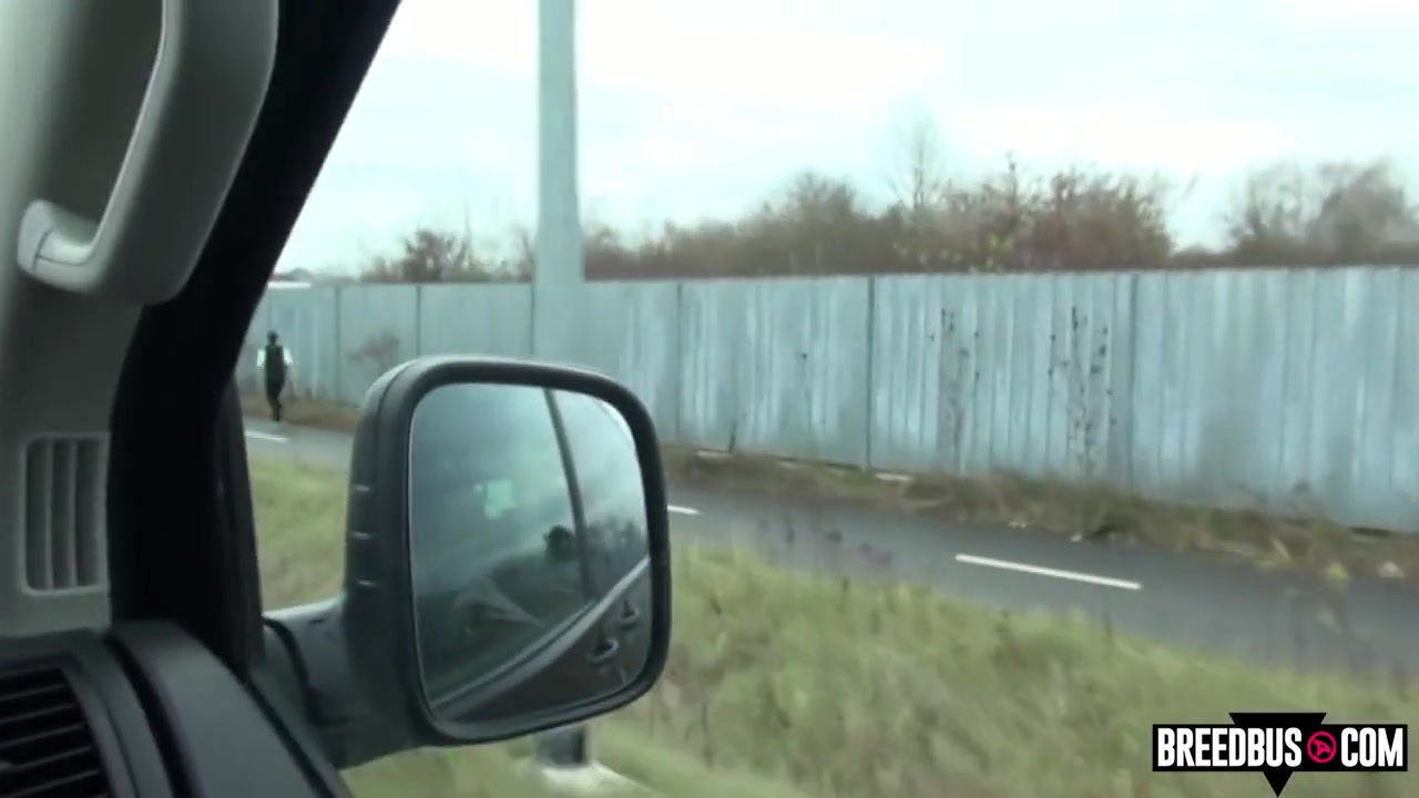 Pornoster Wil Een Ritje In De Bus - Gina Gerson