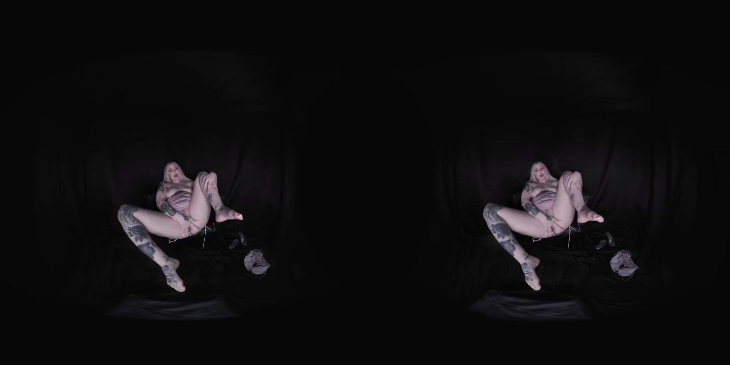 Rub My Feet - LoveHerFeetVR