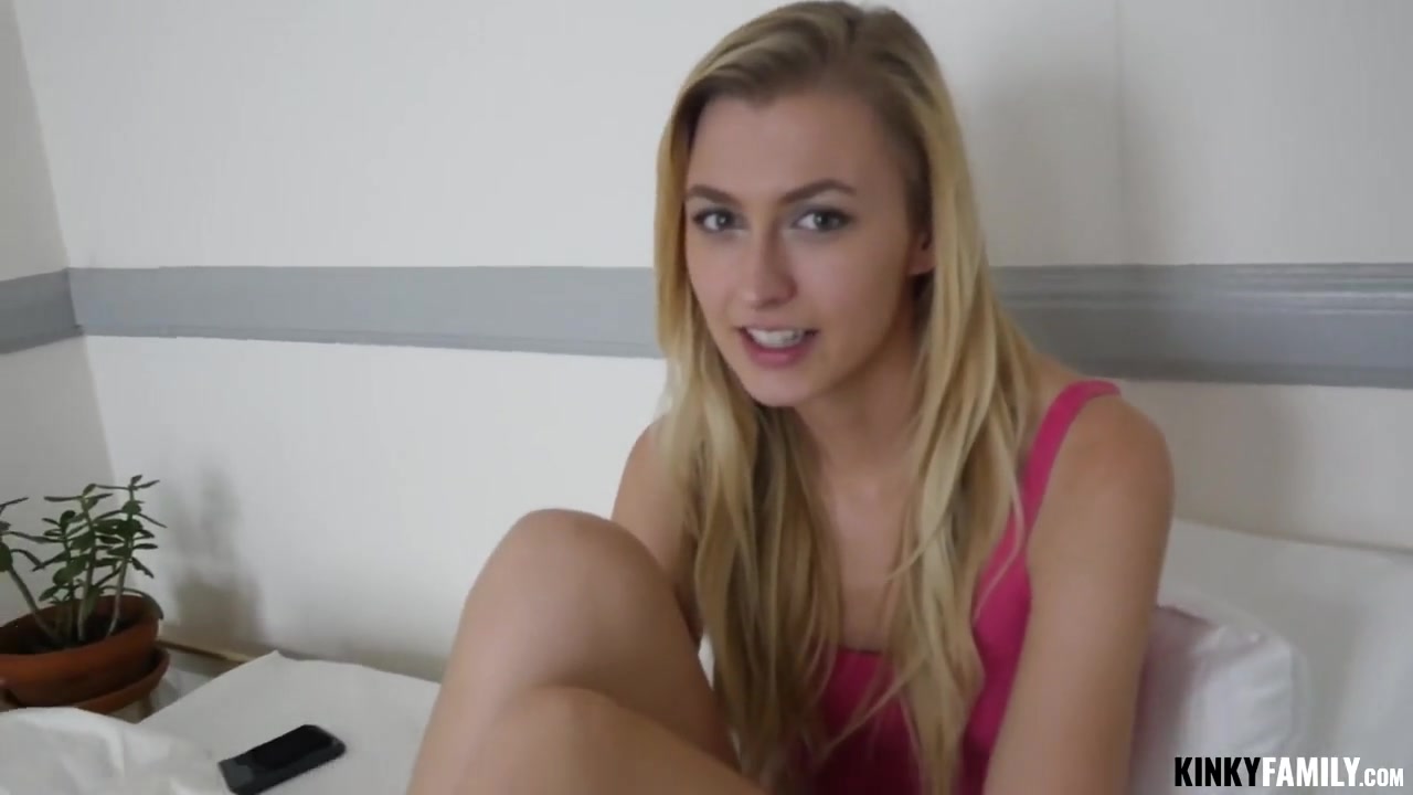 Kinky Family - Alexa Grace - Sex leverage on my stepsis