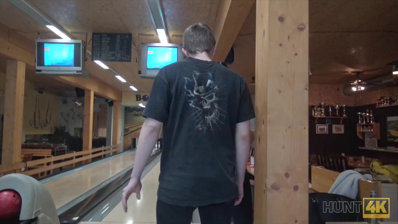 HUNT4K. Sex in a bowling place - I've got strike!