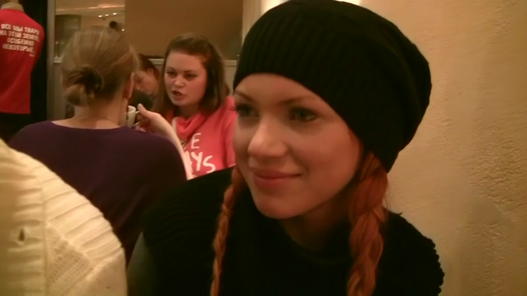 Redhead slut in public toilet fuck